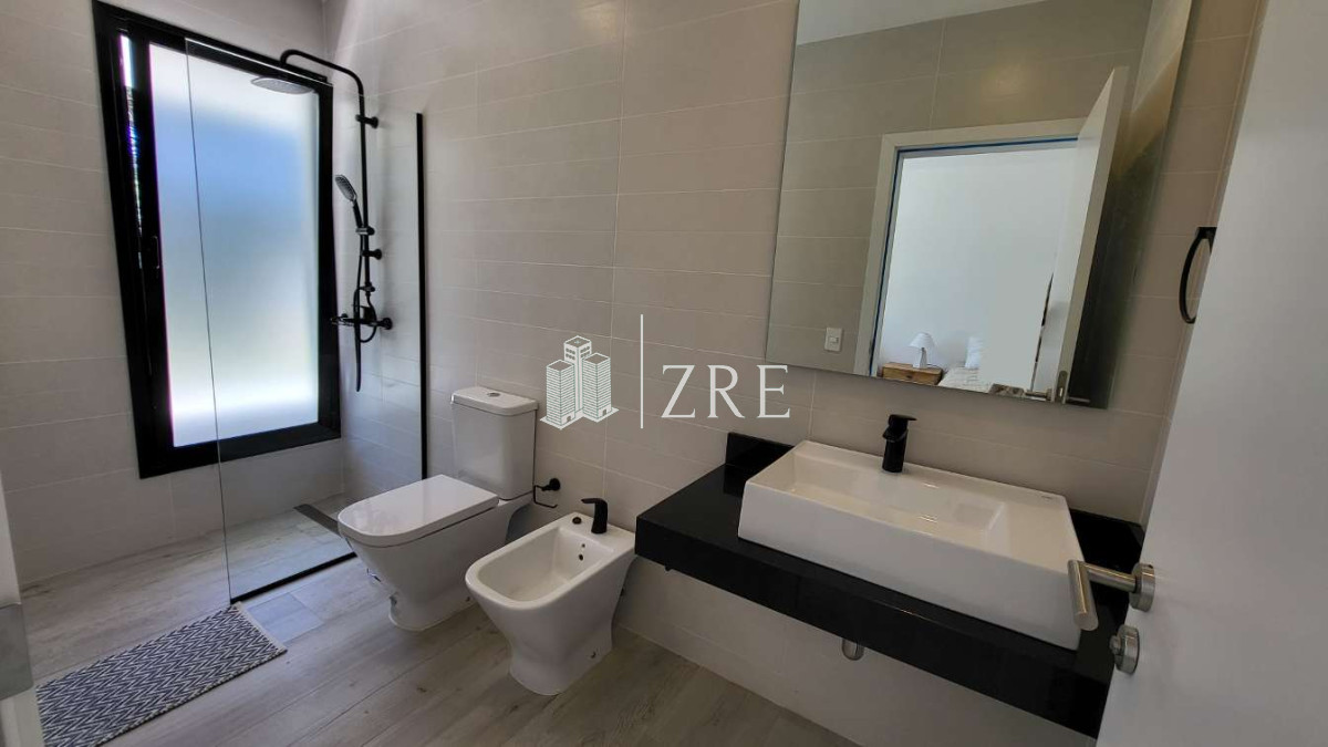 Casa ID.708 - Venta casa 4 dormitorios. Playa Brava, Punta del Este 
