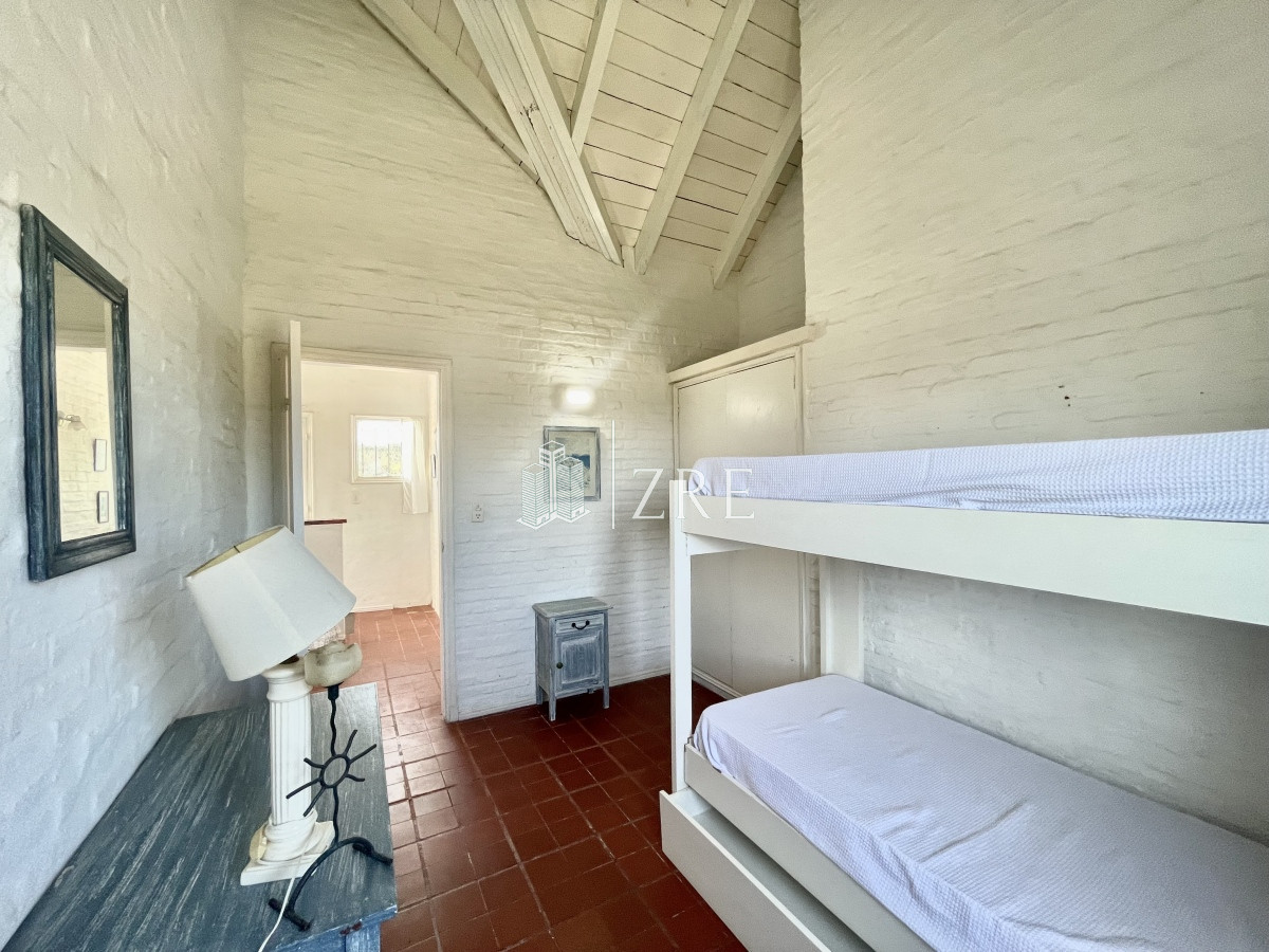 Casa ID.173 - Venta casa 5 dormitorios. Montoya, La barra. 