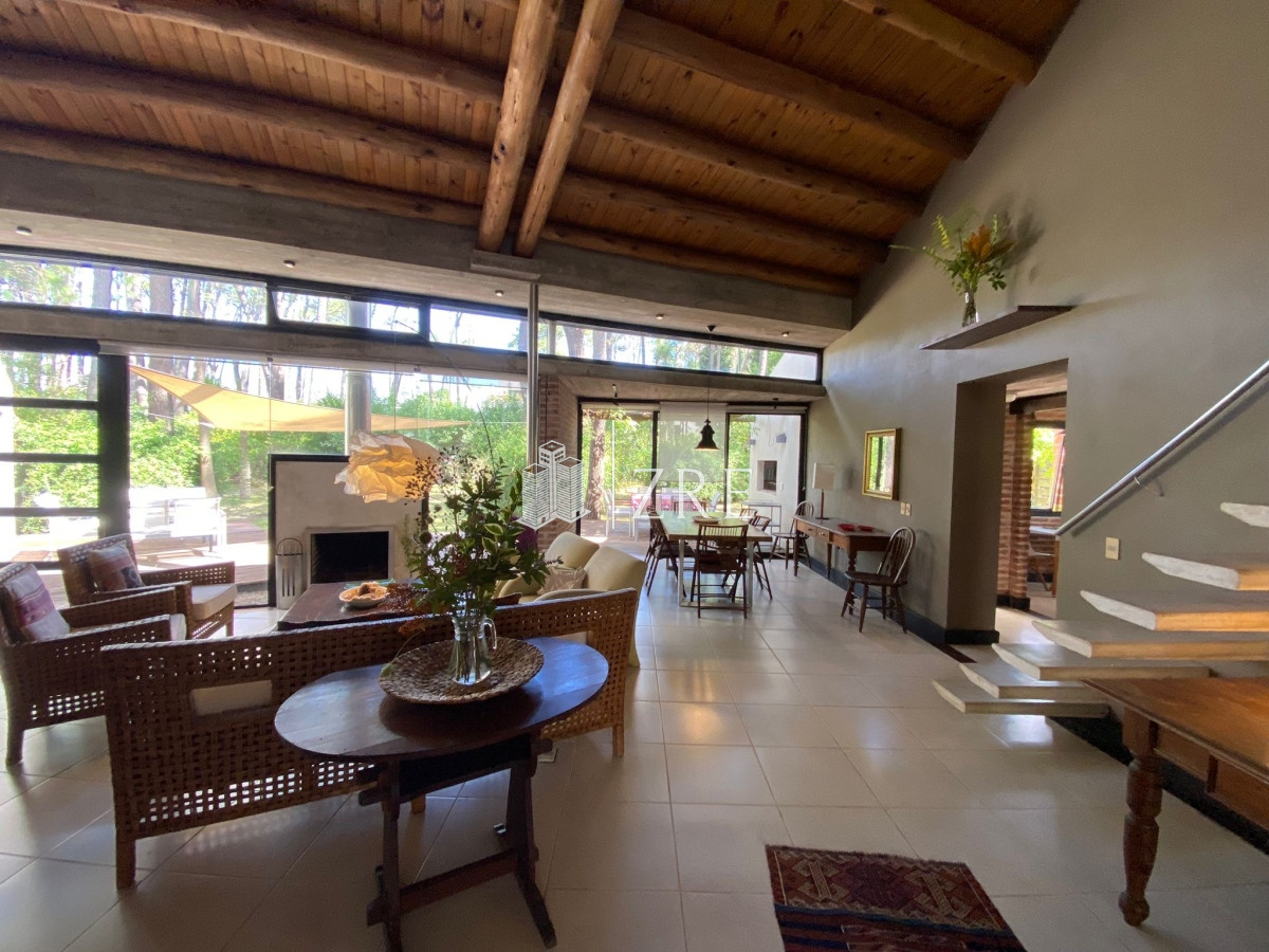 Casa ID.281 - Venta casa 4 dormitorios Laguna Blanca