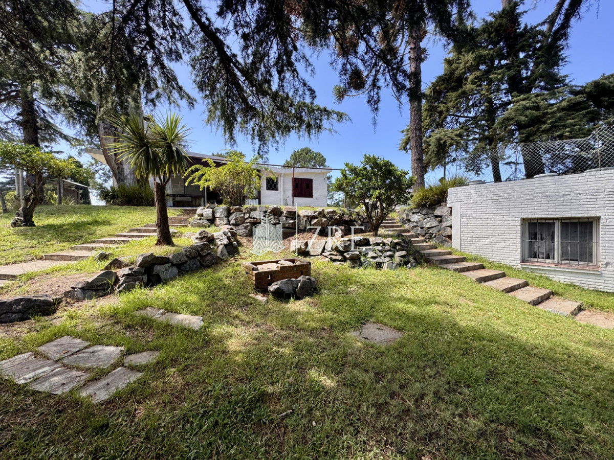 Casa ID.1350 - Venta casa 7 dormitorios, Cantegril, Punta del Este