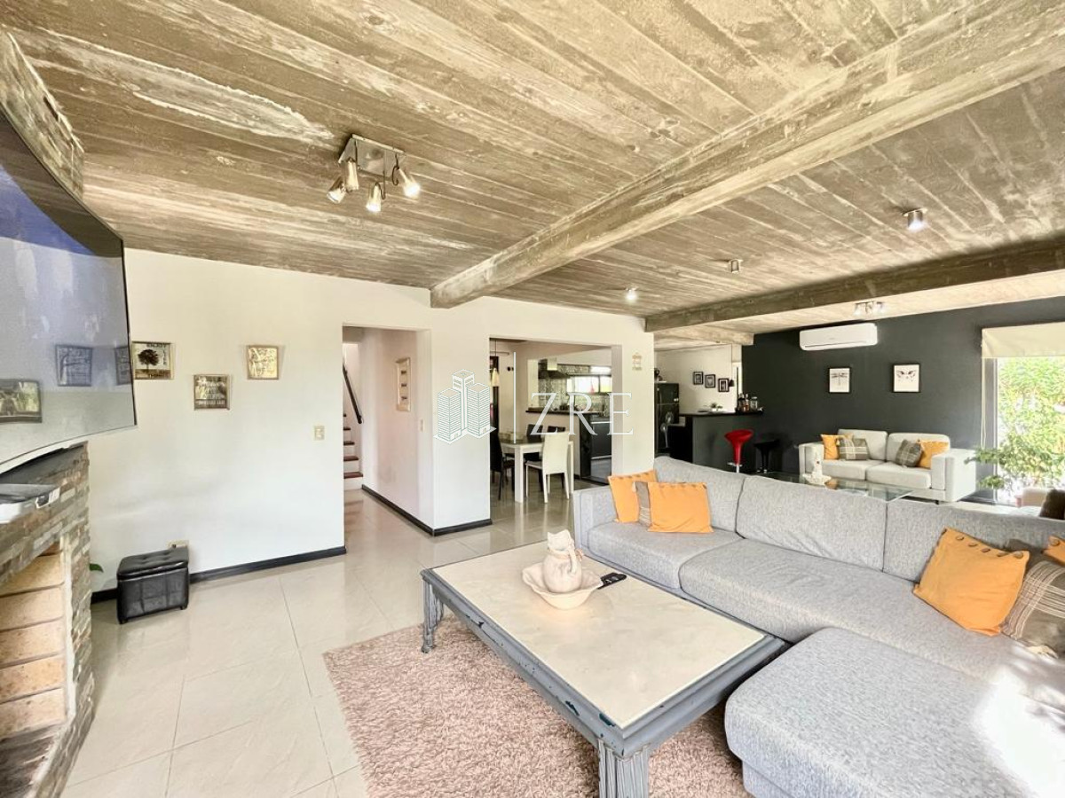 Casa ID.246 - Venta Espectacular casa 2 dormitorios con piscina - La fortuna 