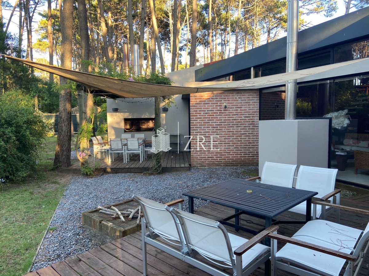 Casa ID.281 - Venta casa 4 dormitorios Laguna Blanca