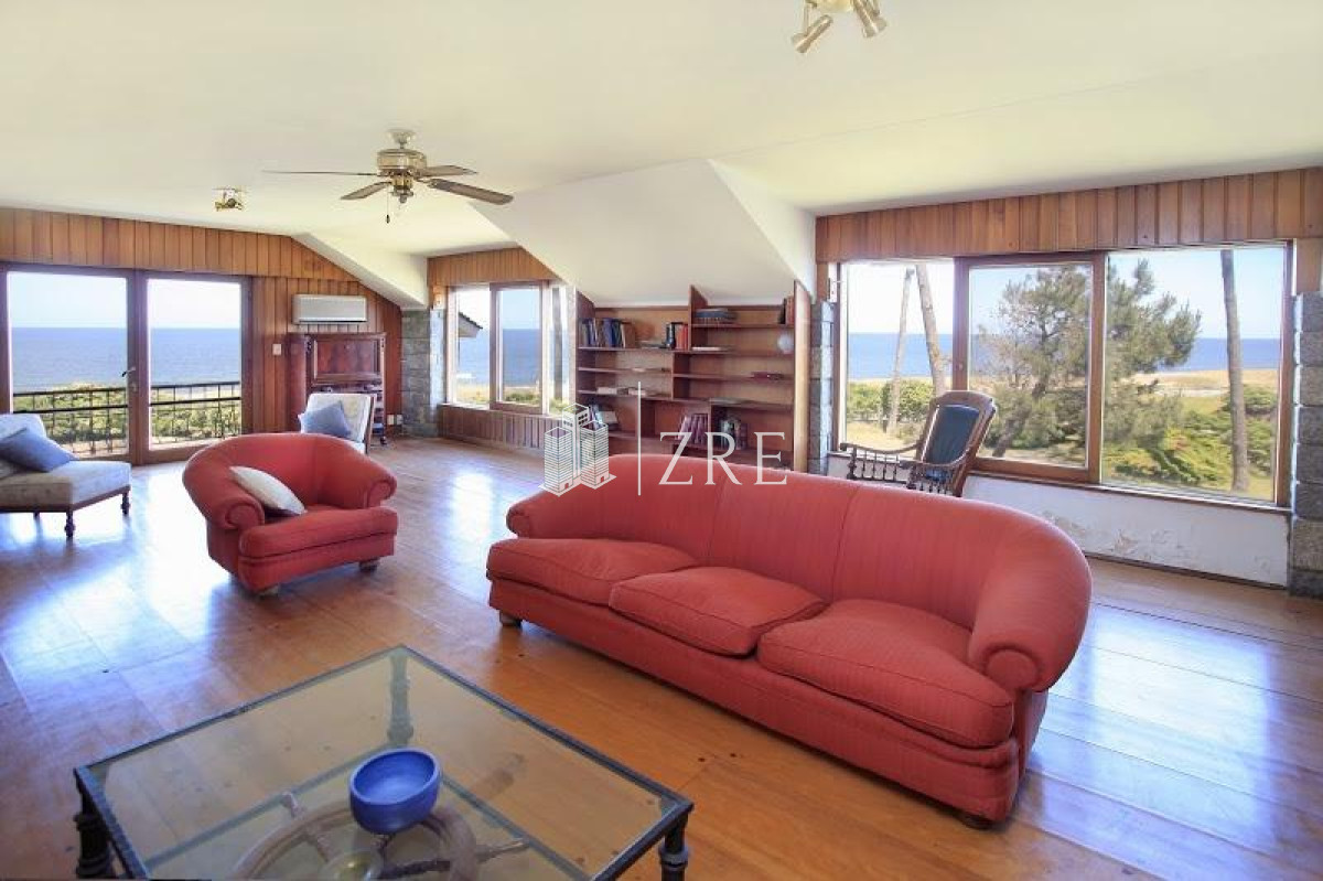 Casa ID.213 - Venta casa 5 dormitorios primera linea playa mansa Punta del Este 