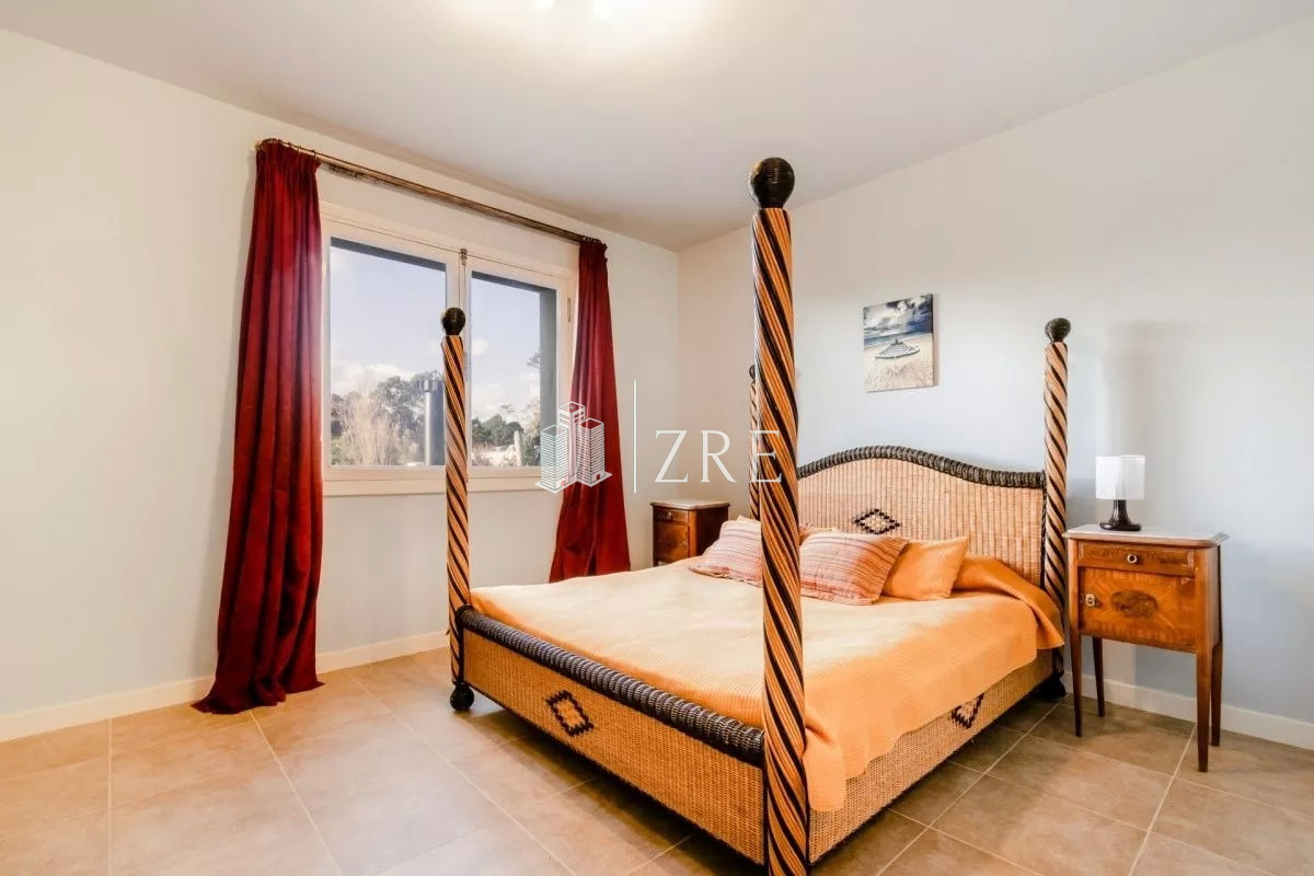 Casa ID.451 - Venta casa 8 dormitorios primera línea playa mansa Punta del Este