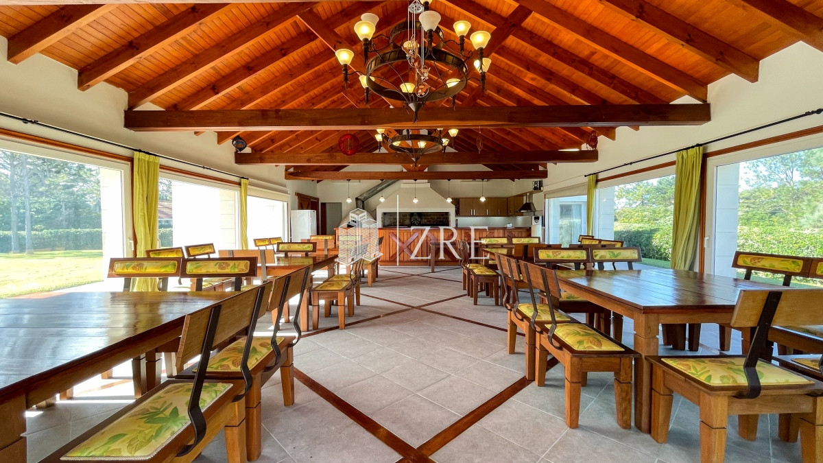 Casa ID.283 - Venta casa 10 dormitorios playa mansa Punta del Este