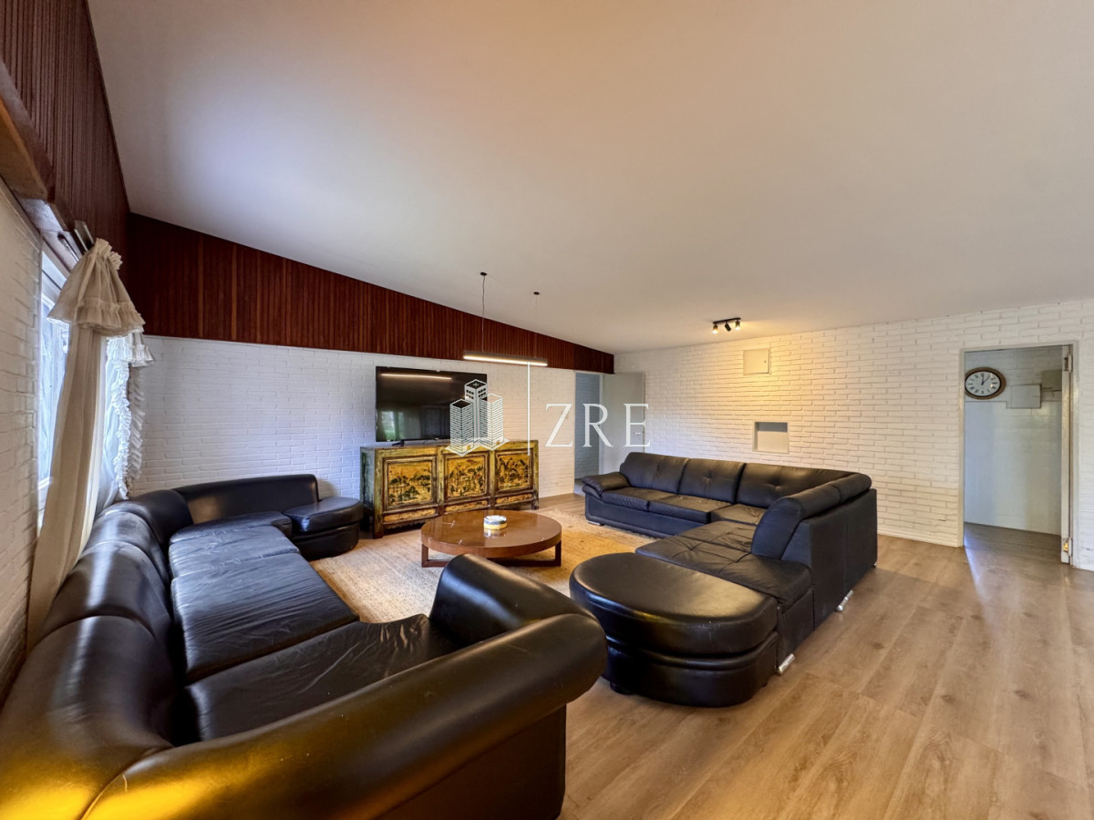 Casa ID.1350 - Venta casa 7 dormitorios, Cantegril, Punta del Este