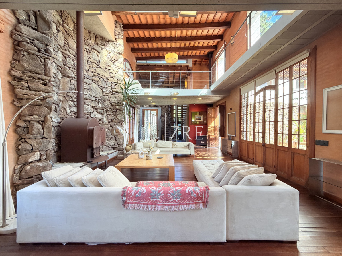 Casa ID.793 - Venta casa en  Barrio Privado La Arbolada Cinco Dormitorios Pisicina
