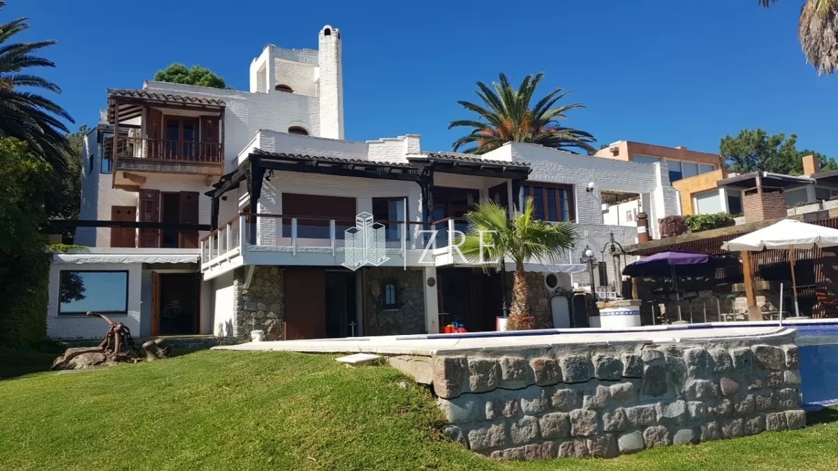 Casa ID.69 - Alquiler temporada gran casa en Punta Ballena en primera linea. 5 dormitorios