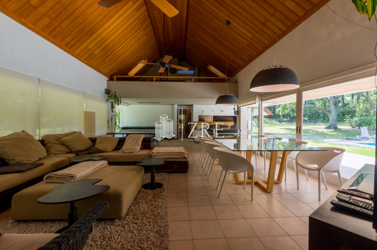 Casa ID.508 - Venta residencia en Playa Mansa Punta del Este