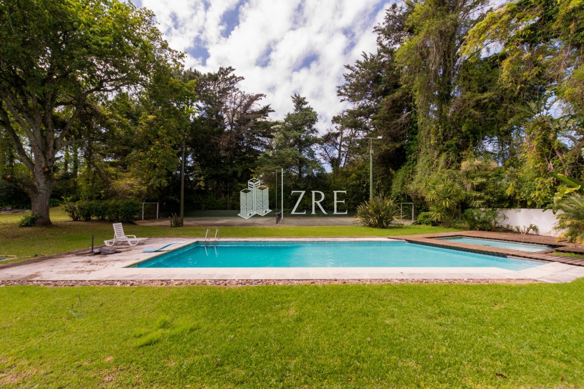 Casa ID.508 - Venta residencia en Playa Mansa Punta del Este