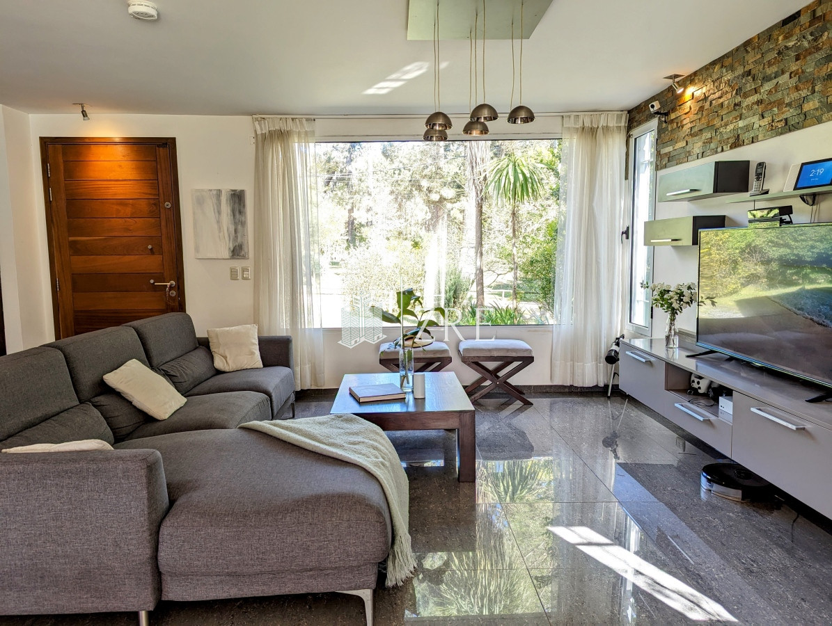 Casa ID.720 - Venta y alquiler espectacular casa en Parque Burnett, Maldonado