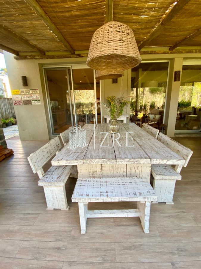 Casa ID.649 - Venta casa cuatro dormitorios. Playa Brava, Punta del este