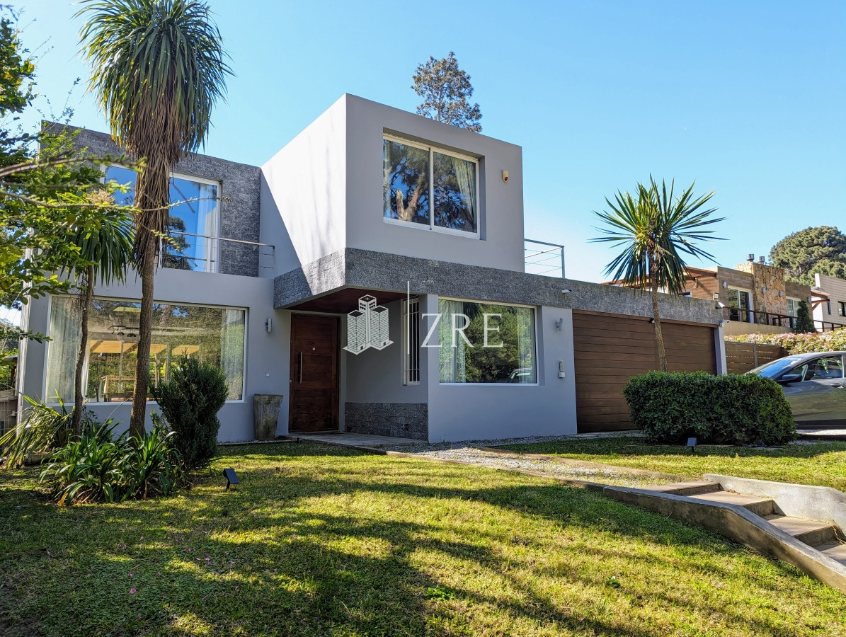 Casa ID.720 - Venta y alquiler espectacular casa en Parque Burnett, Maldonado