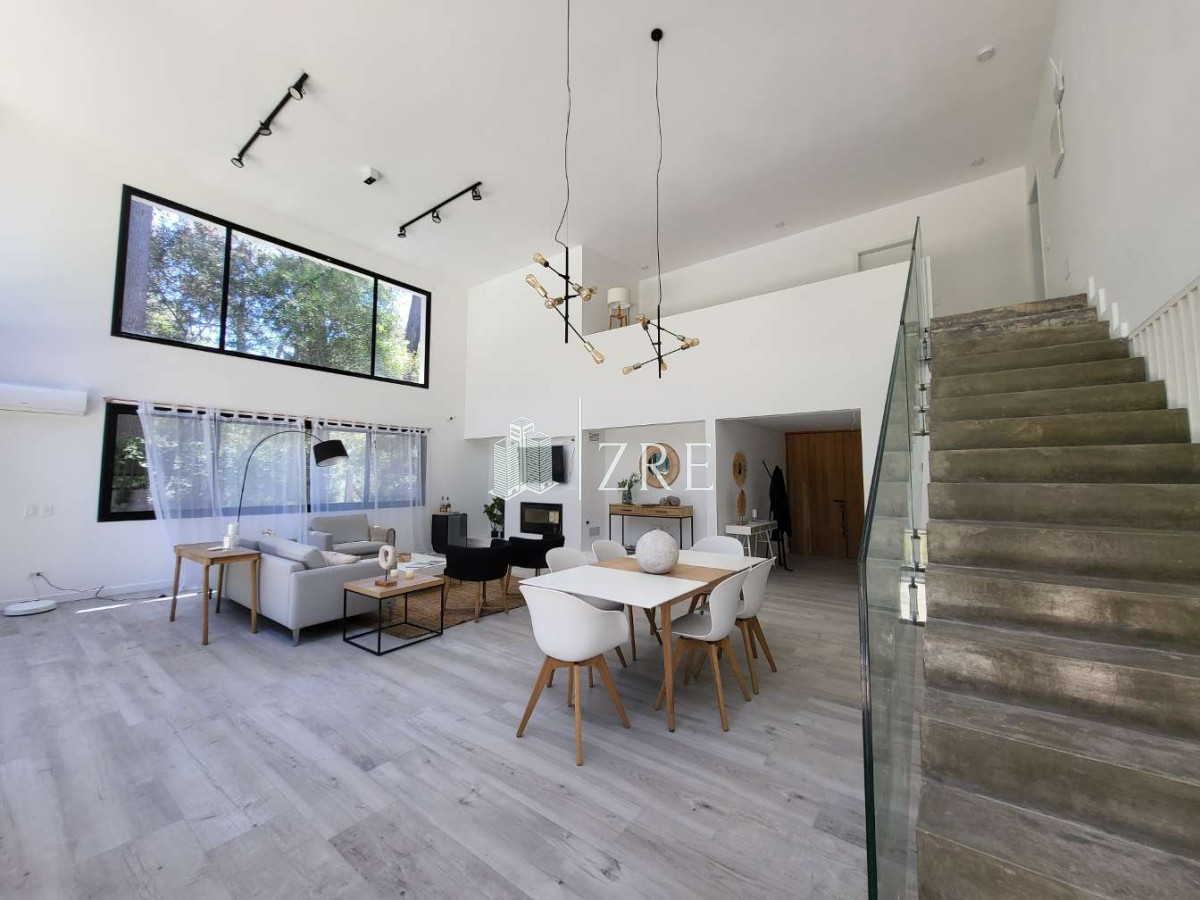 Casa ID.708 - Venta casa 4 dormitorios. Playa Brava, Punta del Este 