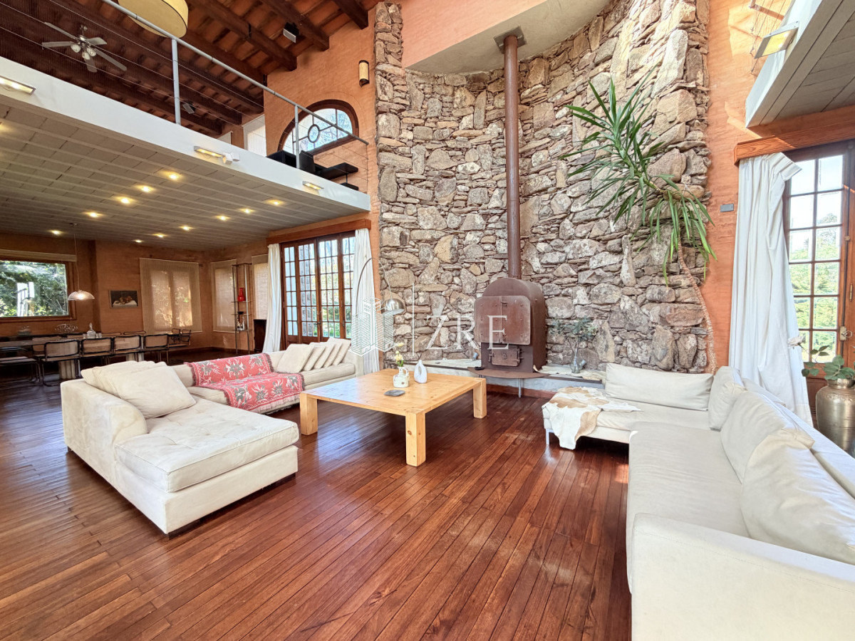Casa ID.793 - Venta casa en  Barrio Privado La Arbolada Cinco Dormitorios Pisicina