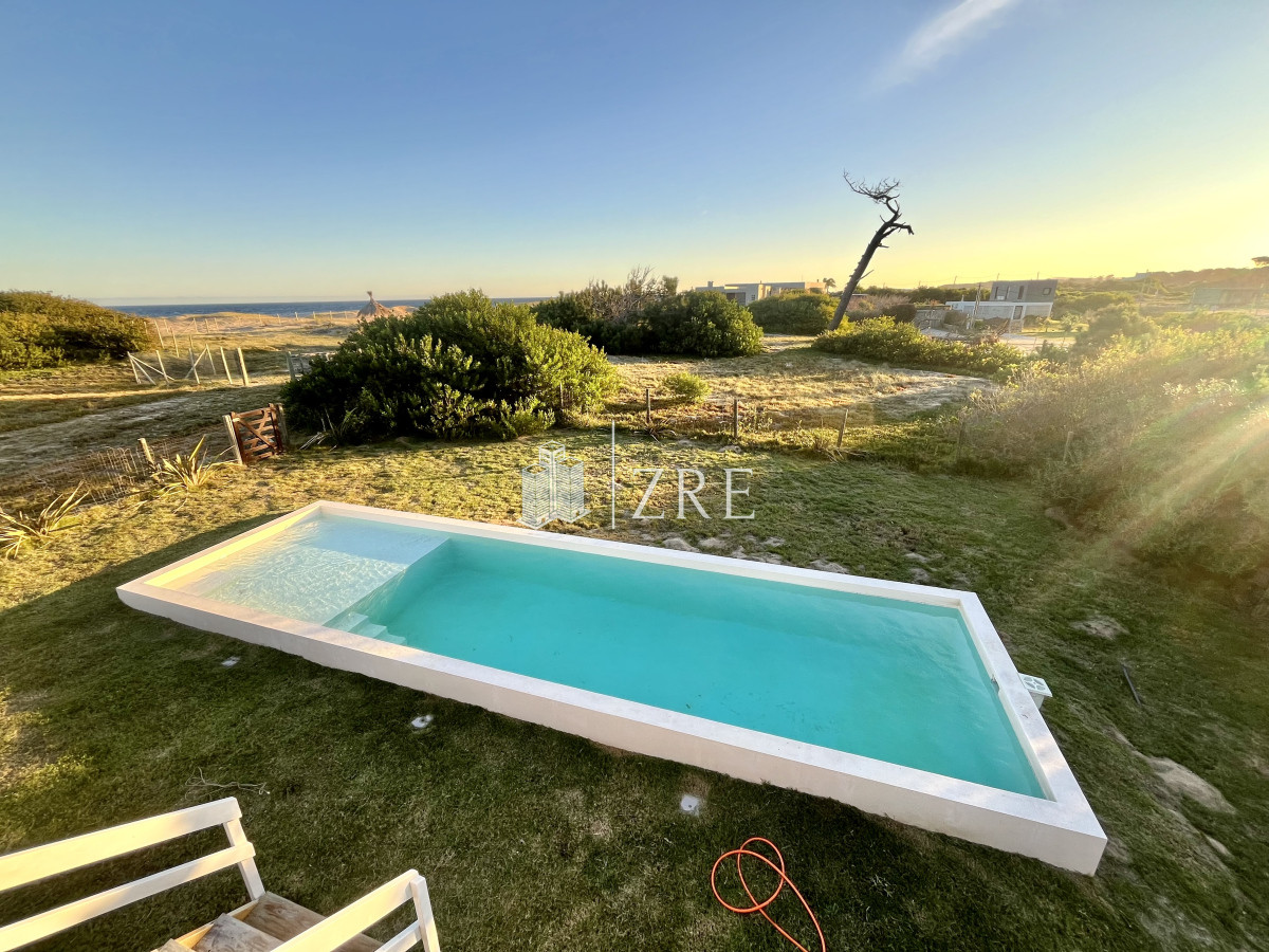 Casa ID.592 - Venta casa frente al mar con piscina 