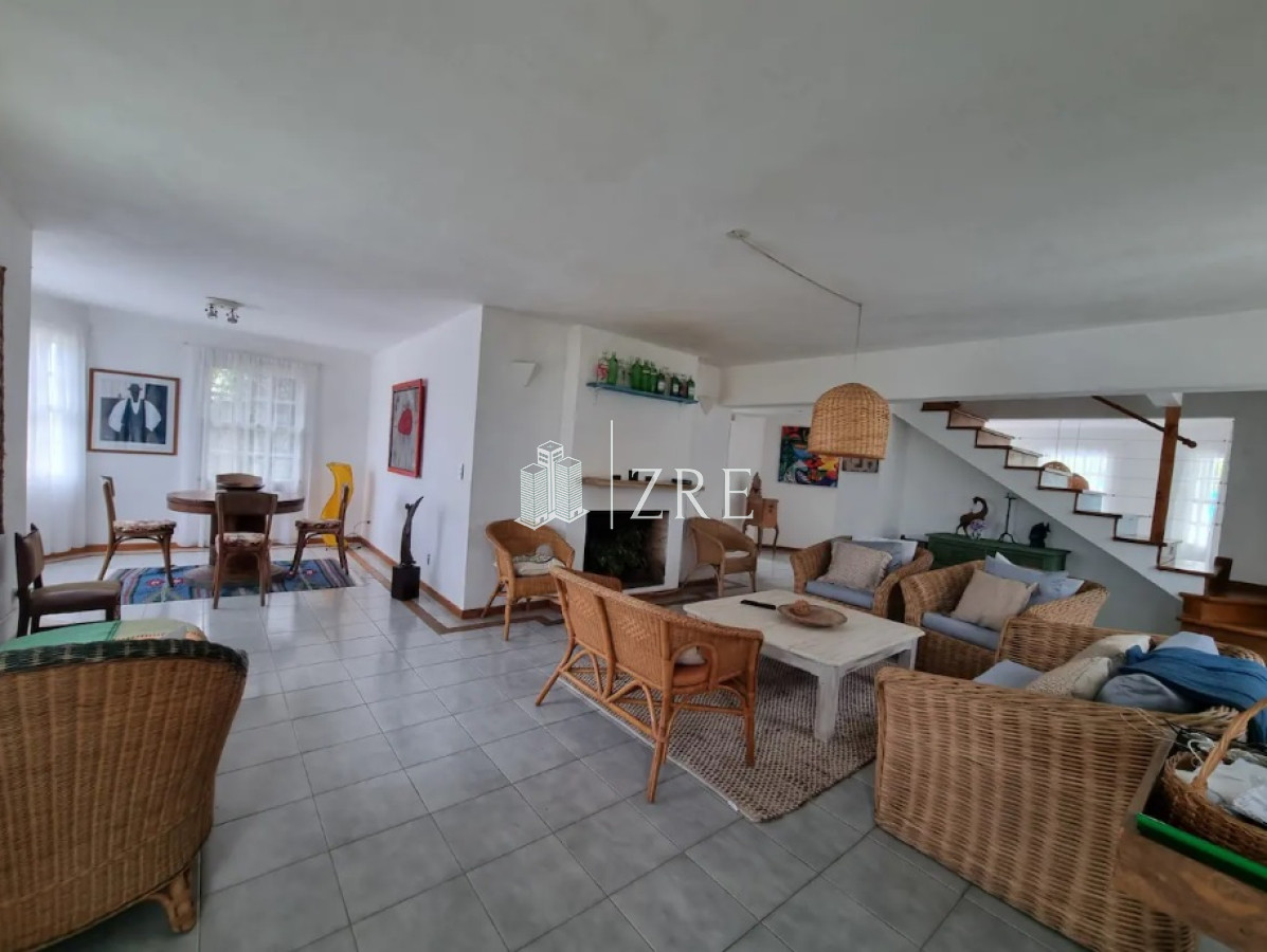 Casa ID.198 - Casa en venta 4 dormitorios La Barra