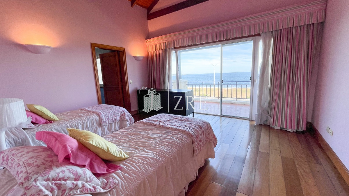 Casa ID.283 - Venta casa 10 dormitorios playa mansa Punta del Este