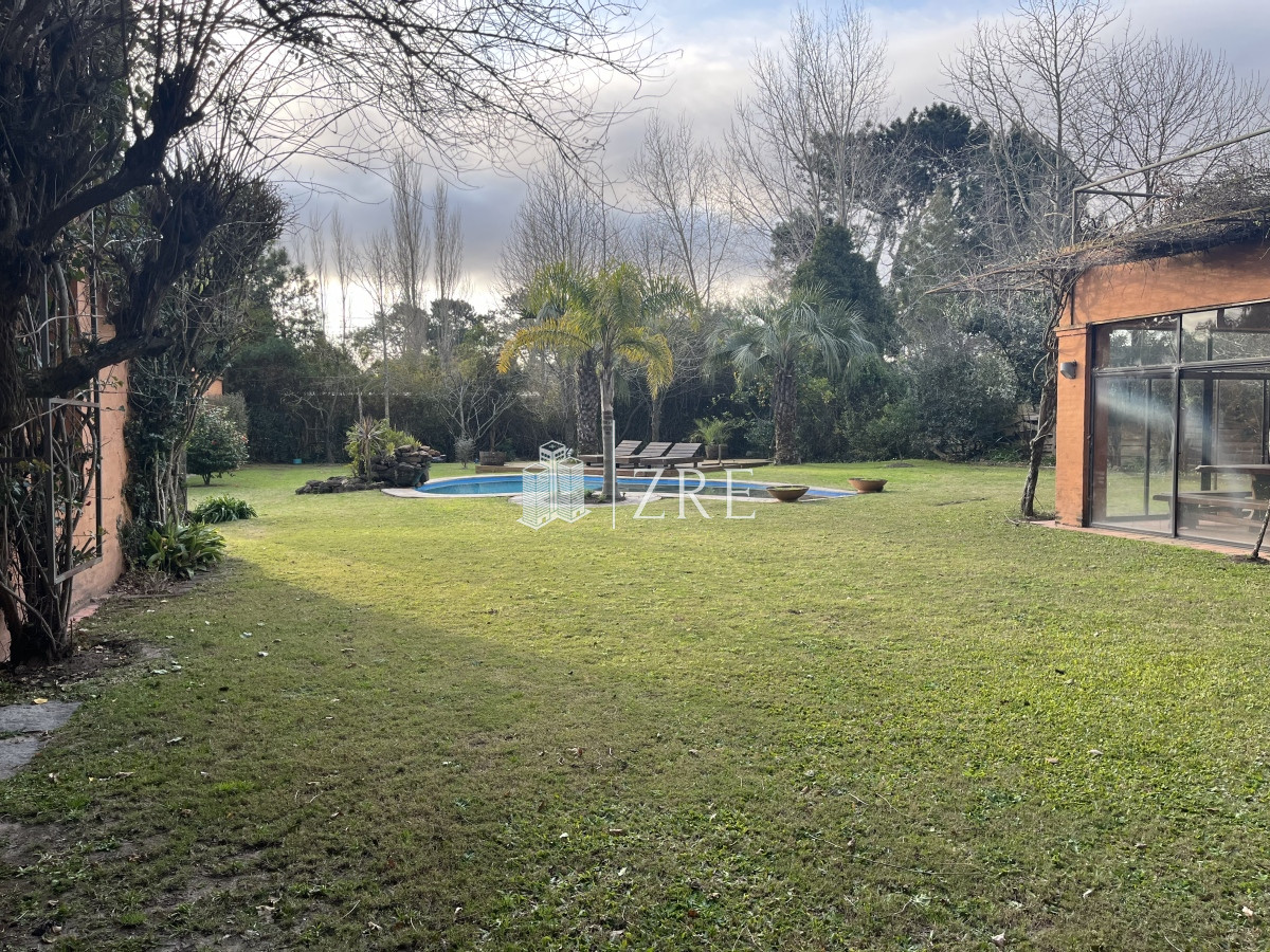 Casa ID.793 - Venta casa en  Barrio Privado La Arbolada Cinco Dormitorios Pisicina
