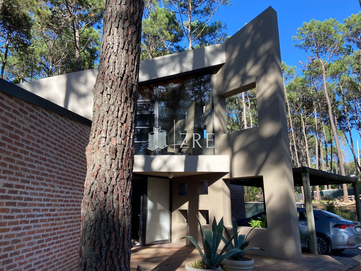 Casa ID.281 - Venta casa 4 dormitorios Laguna Blanca