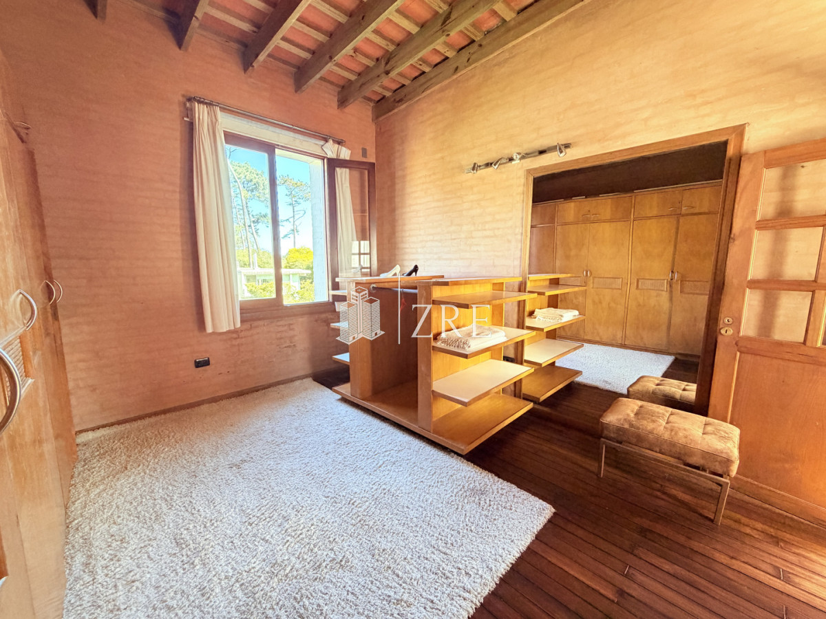 Casa ID.793 - Venta casa en  Barrio Privado La Arbolada Cinco Dormitorios Pisicina