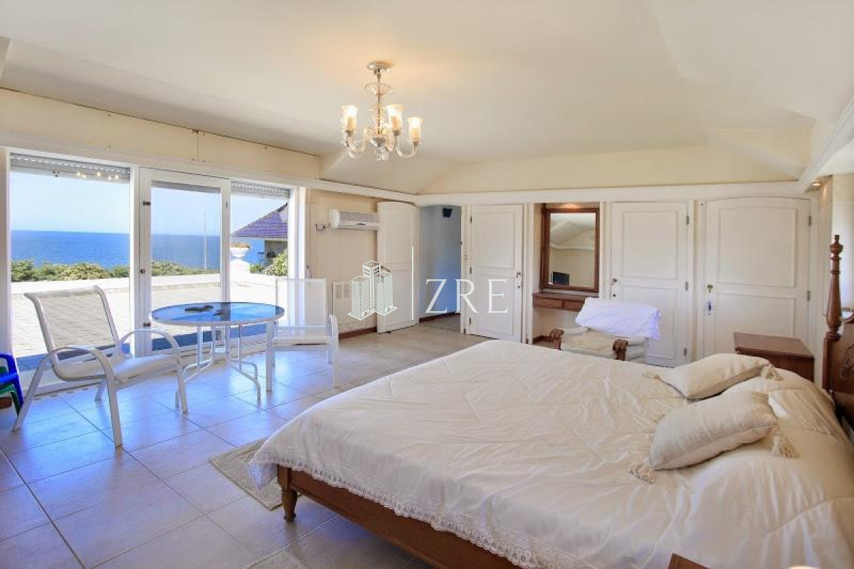 Casa ID.213 - Venta casa 5 dormitorios primera linea playa mansa Punta del Este 