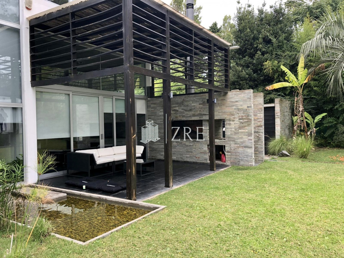 Casa ID.919 - Venta y alquiler casa 5 dormitorios. Playa brava, Punta del Este.