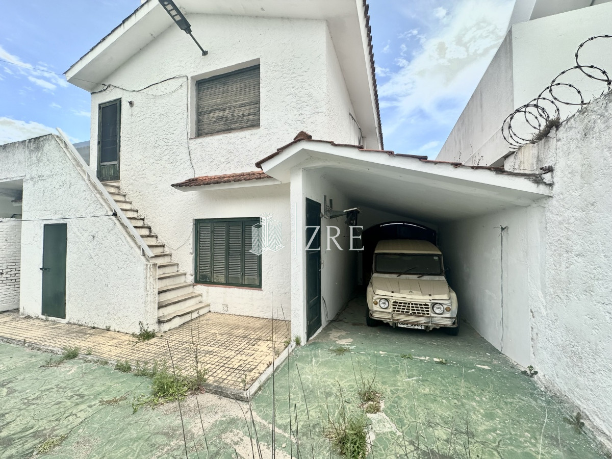 Casa ID.798 - Venta casa 7 dormitorios. Playa brava, Punta del Este