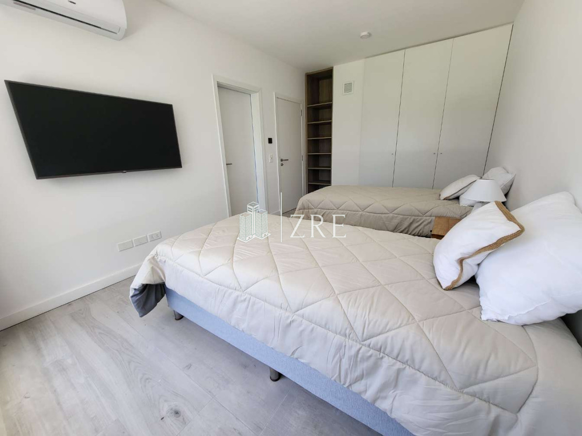 Casa ID.708 - Venta casa 4 dormitorios. Playa Brava, Punta del Este 
