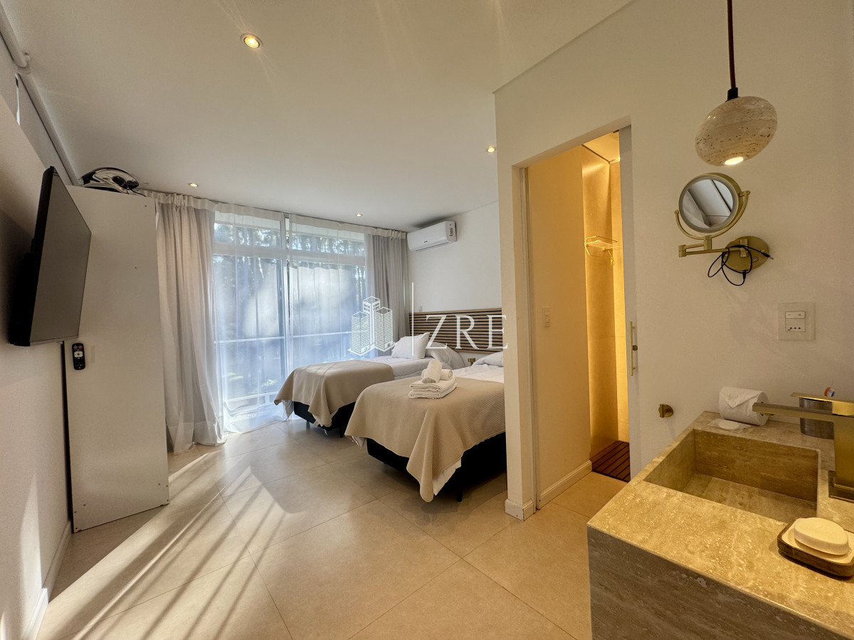 Casa ID.555 - Venta de casa 4 dormitorios en Green Park, Punta Ballena.