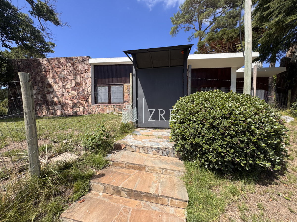 Casa ID.1350 - Venta casa 7 dormitorios, Cantegril, Punta del Este