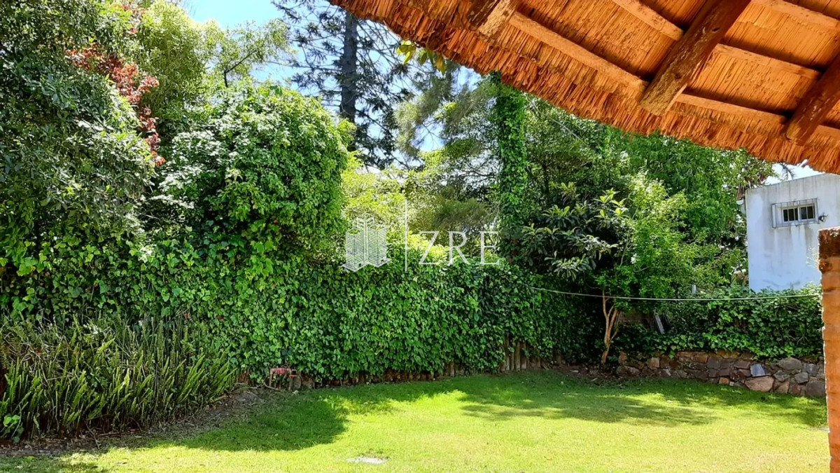 Casa ID.62 - Venta casa a media cuadra de la playa, 5 dorm, 4 baños y servicio