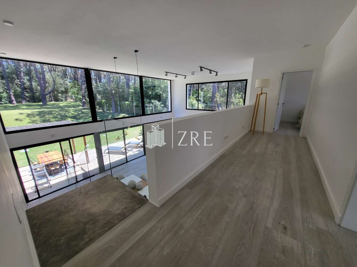 Casa ID.708 - Venta casa 4 dormitorios. Playa Brava, Punta del Este 