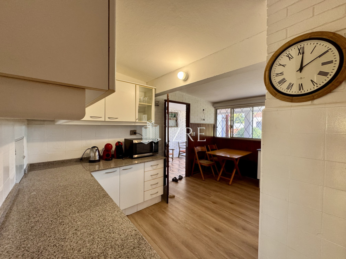 Casa ID.1350 - Venta casa 7 dormitorios, Cantegril, Punta del Este