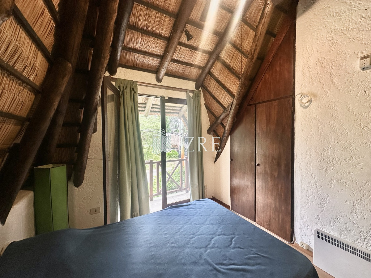 Casa ID.797 - Venta Casa Quincho - 4 Dormitorios + Pileta 