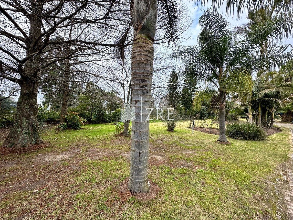 Casa ID.706 - Venta espectacular casa Punta del Este, Golf - 4 dormitorios con piscina y gran parque