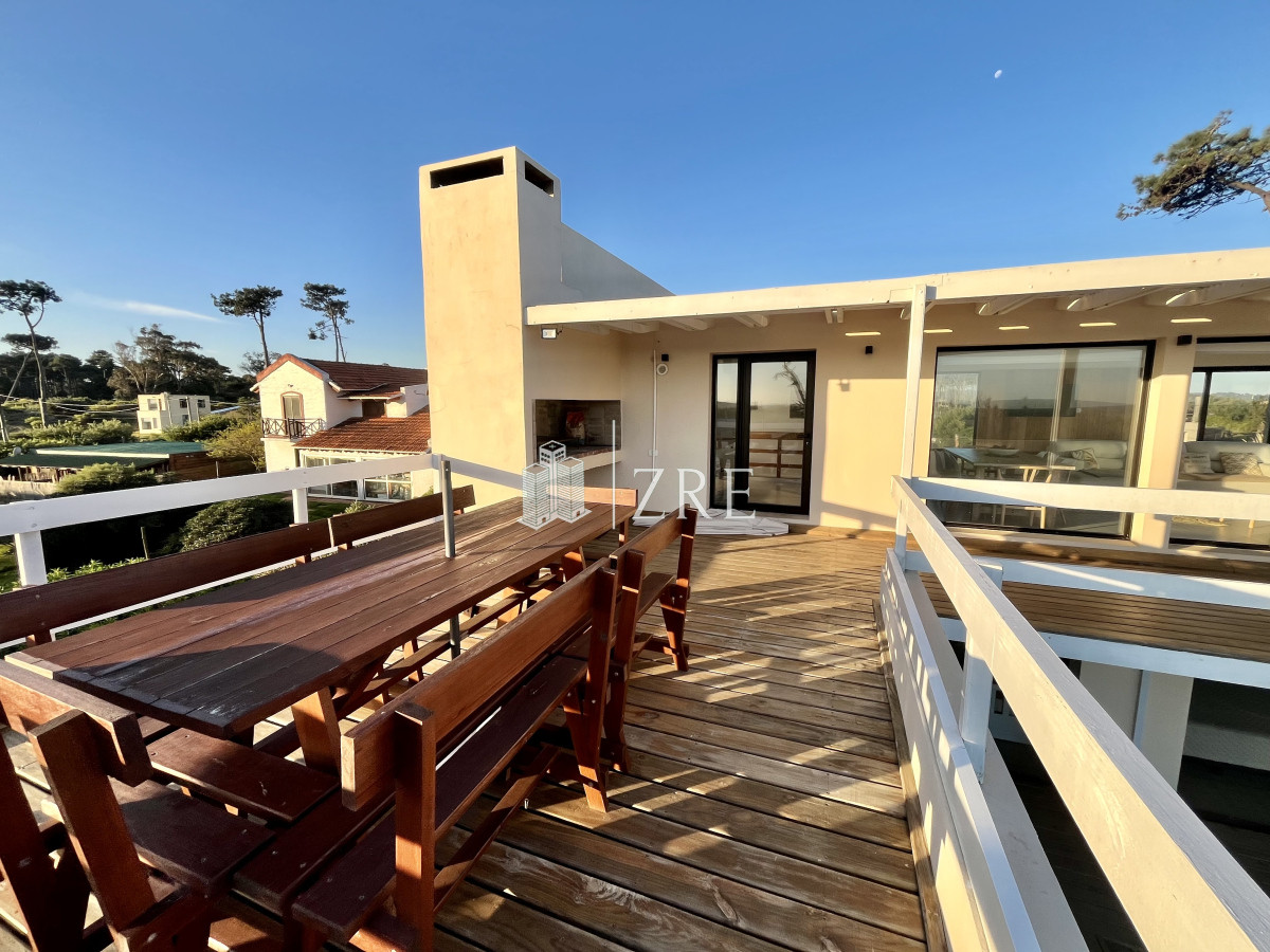 Casa ID.592 - Venta casa frente al mar con piscina 