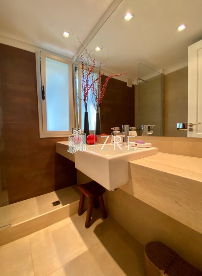 Casa ID.649 - Venta casa cuatro dormitorios. Playa Brava, Punta del este