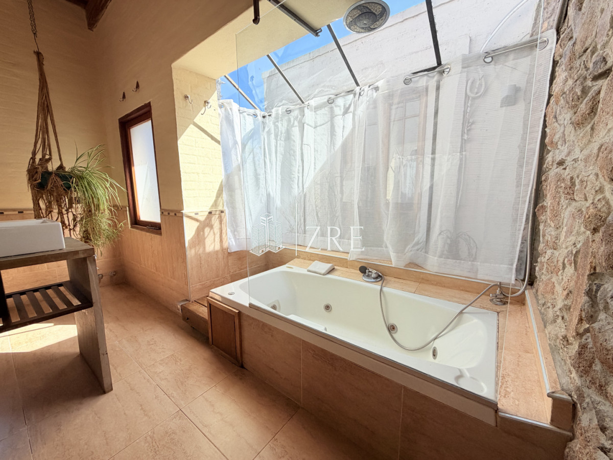 Casa ID.793 - Venta casa en  Barrio Privado La Arbolada Cinco Dormitorios Pisicina