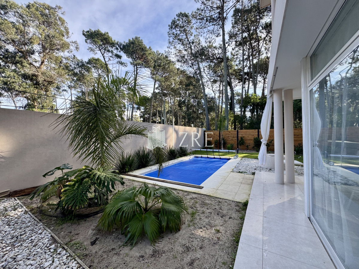 Casa ID.555 - Venta de casa 4 dormitorios en Green Park, Punta Ballena.