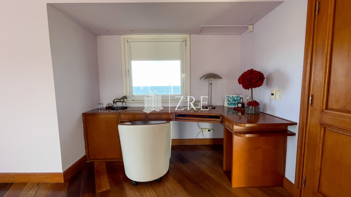 Casa ID.283 - Venta casa 10 dormitorios playa mansa Punta del Este