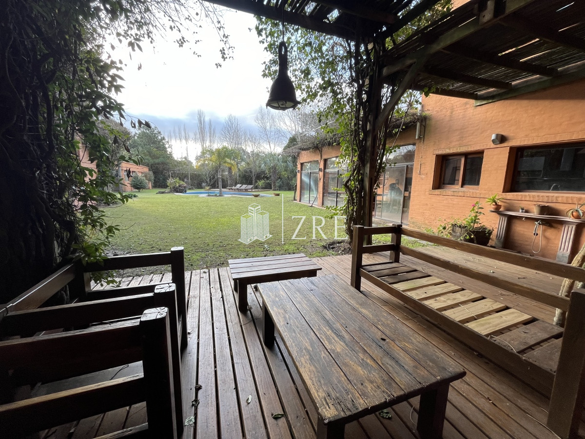 Casa ID.793 - Venta casa en  Barrio Privado La Arbolada Cinco Dormitorios Pisicina