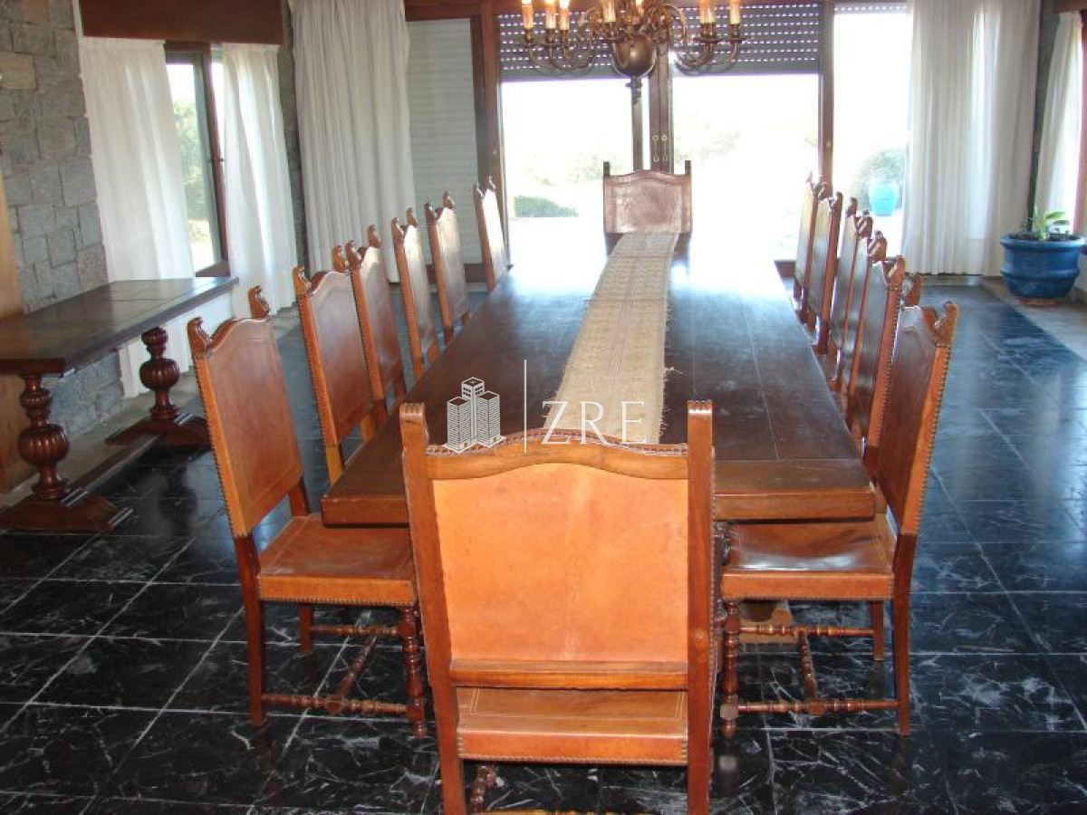 Casa ID.213 - Venta casa 5 dormitorios primera linea playa mansa Punta del Este 