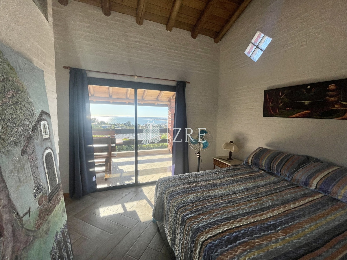 Casa ID.185 - Venta Casa - 3 dormitorios - Pileta y parrillero - Piriapolis 
