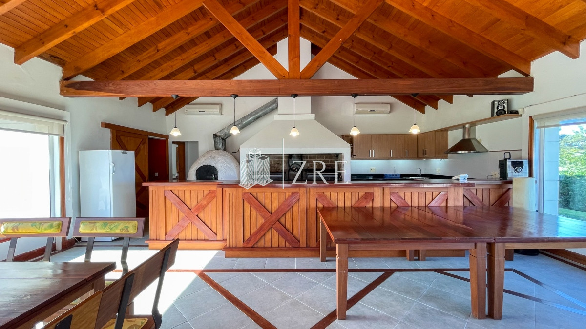 Casa ID.283 - Venta casa 10 dormitorios playa mansa Punta del Este