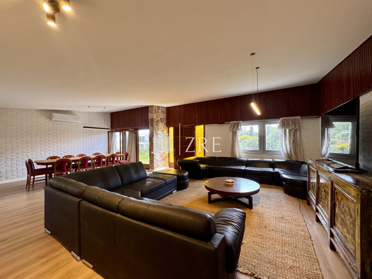 Casa ID.1350 - Venta casa 7 dormitorios, Cantegril, Punta del Este