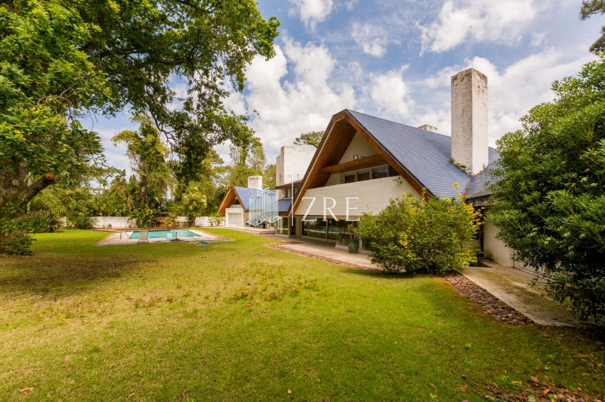 Casa ID.508 - Venta residencia en Playa Mansa Punta del Este