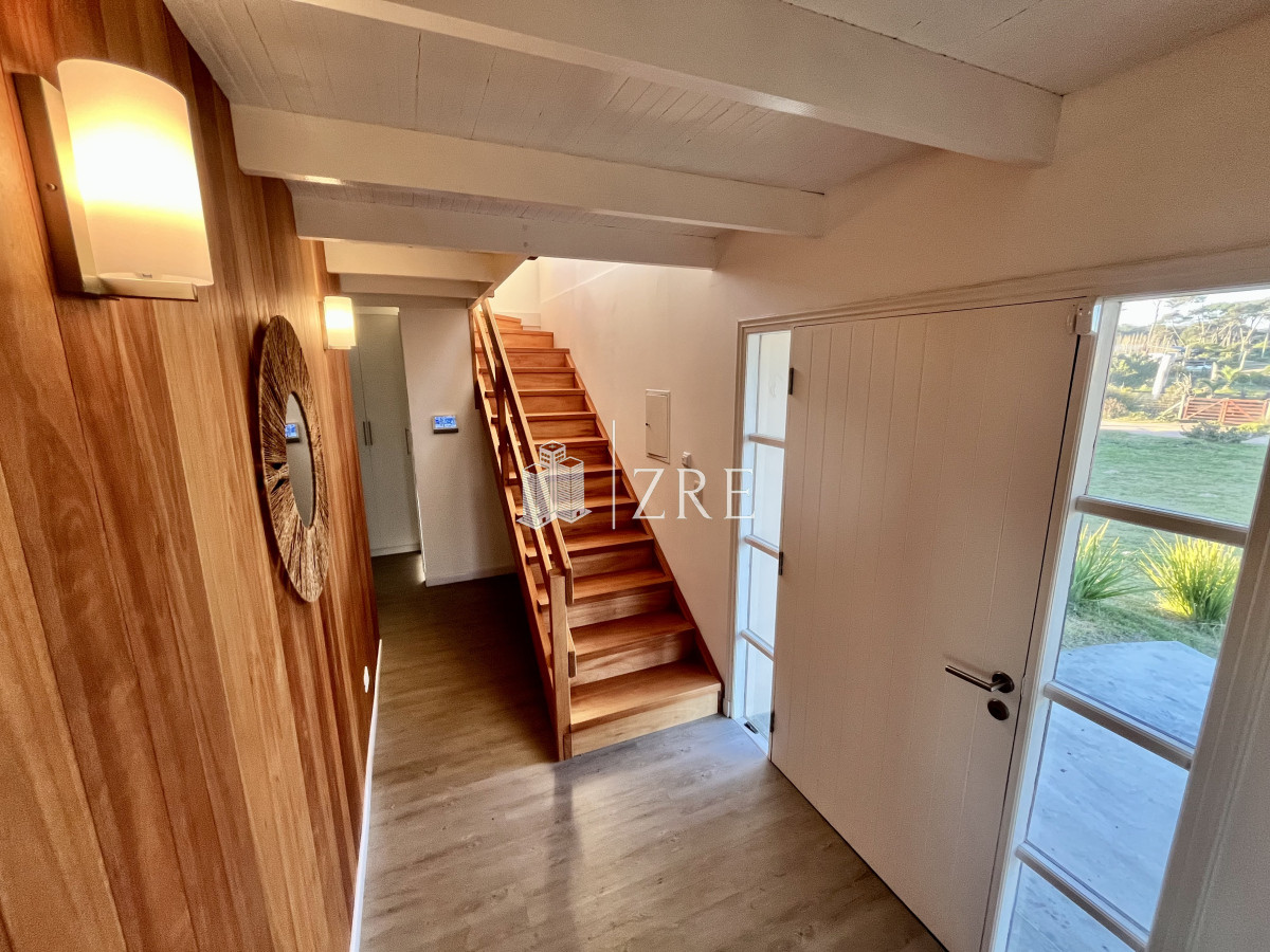 Casa ID.592 - Venta casa frente al mar con piscina 