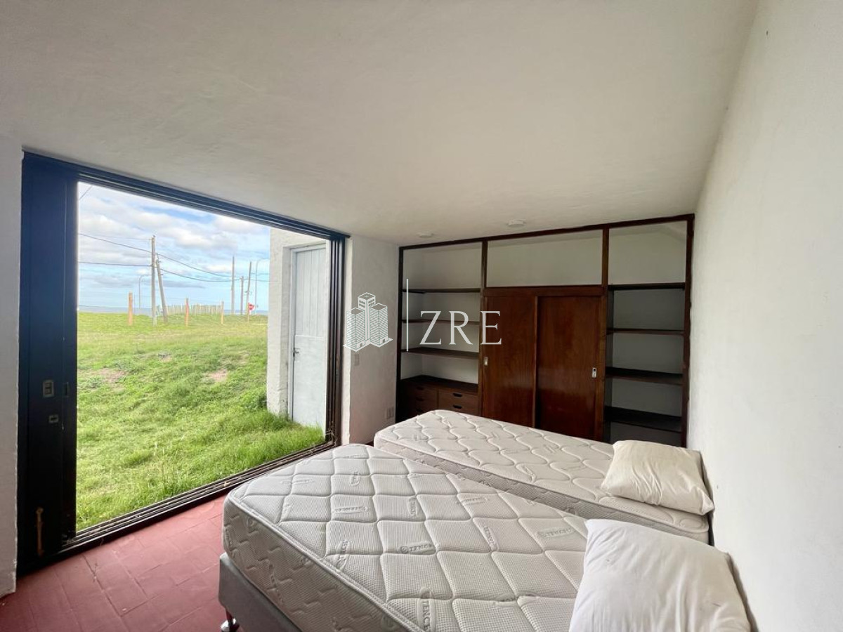 Casa ID.239 - Venta Casa sobre la ruta frente al mar Punta del Este.