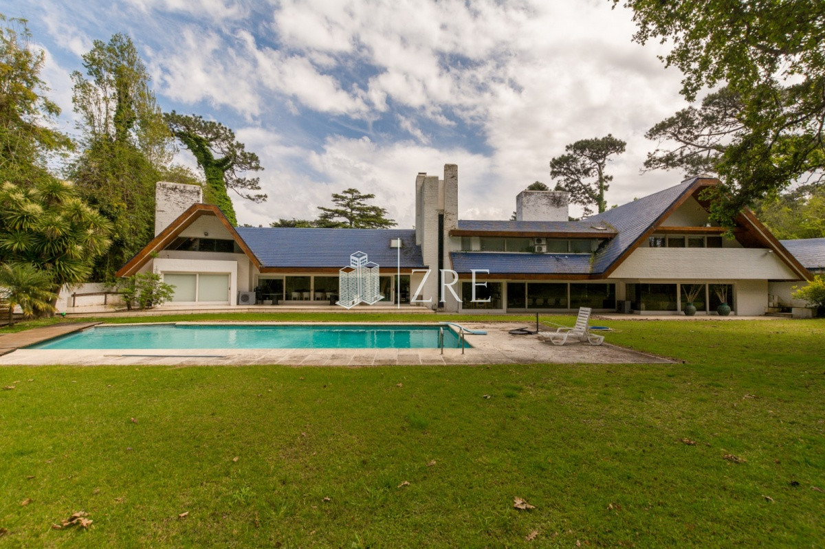 Casa ID.508 - Venta residencia en Playa Mansa Punta del Este